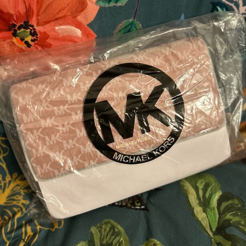 Brand New Michael Kors Daniela Crossbody Leather Purse Orange w/ Gold Hardware